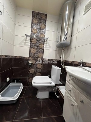 Продам двухкомнатную (2-комн.) квартиру, Школьная ул, 64ка, Холмск г