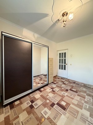 Продам трехкомнатную (3-комн.) квартиру, Атажукина ул, 8, Нальчик г