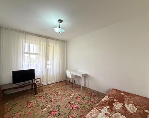 Продам трехкомнатную (3-комн.) квартиру, Атажукина ул, 8, Нальчик г