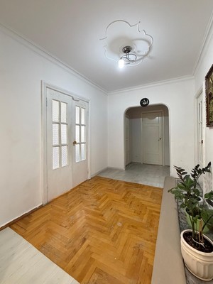 Продам трехкомнатную (3-комн.) квартиру, Атажукина ул, 8, Нальчик г