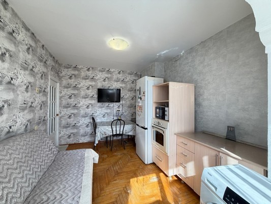 Продам трехкомнатную (3-комн.) квартиру, Атажукина ул, 8, Нальчик г