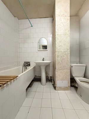 Продам трехкомнатную (3-комн.) квартиру, Атажукина ул, 8, Нальчик г