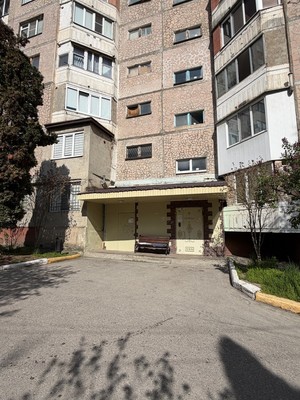 Продам трехкомнатную (3-комн.) квартиру, Атажукина ул, 8, Нальчик г