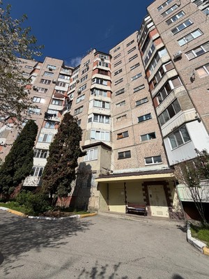 Продам трехкомнатную (3-комн.) квартиру, Атажукина ул, 8, Нальчик г