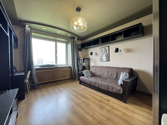 Продам трехкомнатную (3-комн.) квартиру, Лесной проезд, 16, Уфа г