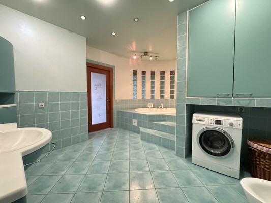 Продам трехкомнатную (3-комн.) квартиру, Лесной проезд, 16, Уфа г