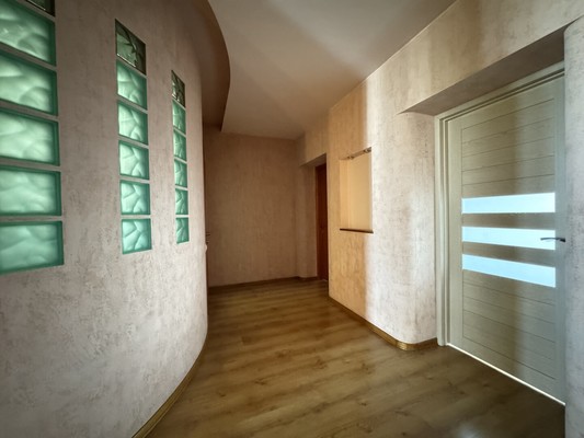 Продам трехкомнатную (3-комн.) квартиру, Лесной проезд, 16, Уфа г