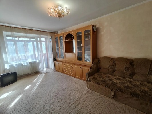 Продам трехкомнатную (3-комн.) квартиру, Большевика Попова ул, 8, Грэсовский пгт
