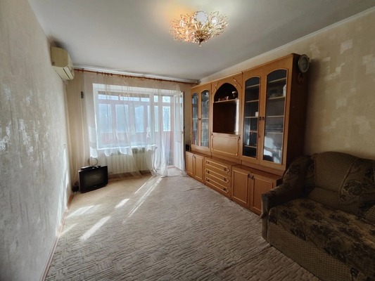 Продам трехкомнатную (3-комн.) квартиру, Большевика Попова ул, 8, Грэсовский пгт