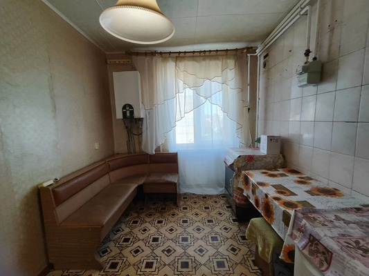 Продам трехкомнатную (3-комн.) квартиру, Большевика Попова ул, 8, Грэсовский пгт