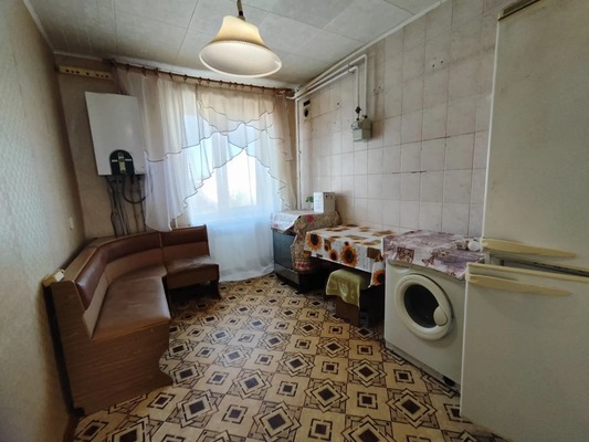 Продам трехкомнатную (3-комн.) квартиру, Большевика Попова ул, 8, Грэсовский пгт