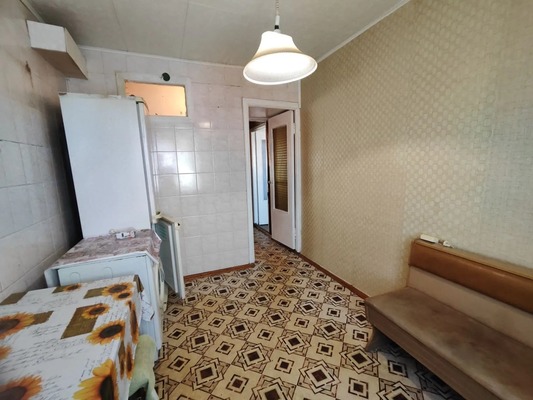 Продам трехкомнатную (3-комн.) квартиру, Большевика Попова ул, 8, Грэсовский пгт