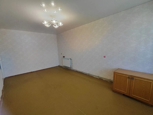 Продам трехкомнатную (3-комн.) квартиру, Большевика Попова ул, 8, Грэсовский пгт