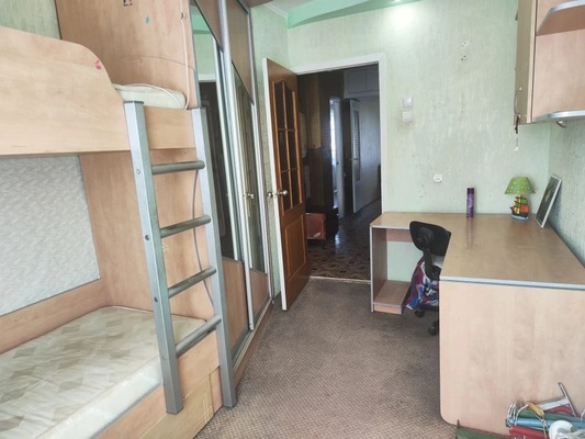 Продам трехкомнатную (3-комн.) квартиру, Большевика Попова ул, 8, Грэсовский пгт