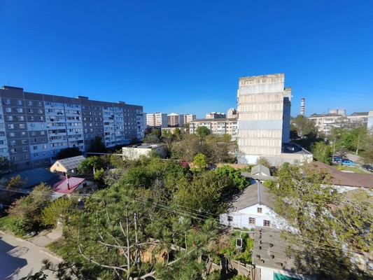 Продам трехкомнатную (3-комн.) квартиру, Большевика Попова ул, 8, Грэсовский пгт