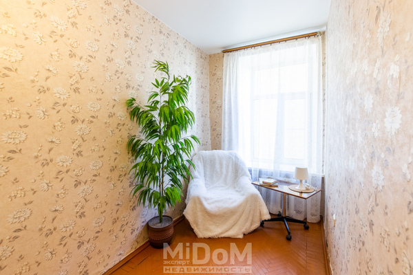 Продам многокомнатную квартиру, Большой П.С. пр-кт, 63, Санкт-Петербург г