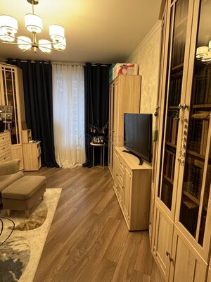 Продам трехкомнатную (3-комн.) квартиру, Гжатская ул, 5к7, Москва г