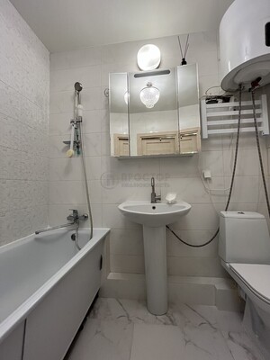 Продам трехкомнатную (3-комн.) квартиру, Гжатская ул, 5к7, Москва г