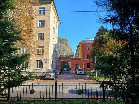 Продам трехкомнатную (3-комн.) квартиру, 20-я В.О. линия, 3В, Санкт-Петербург г