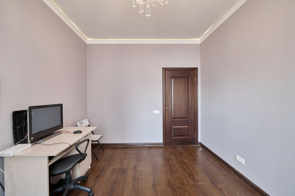Продам трехкомнатную (3-комн.) квартиру, Кронштадтский б-р, 6к5, Москва г