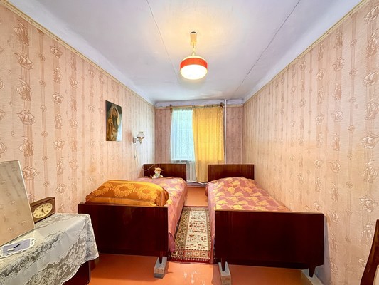 Продам трехкомнатную (3-комн.) квартиру, Кечкеметская ул, 85, Симферополь г