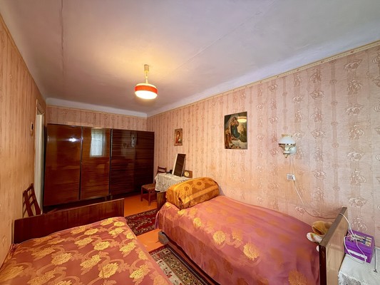Продам трехкомнатную (3-комн.) квартиру, Кечкеметская ул, 85, Симферополь г