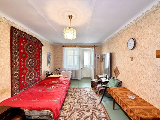 Продам трехкомнатную (3-комн.) квартиру, Кечкеметская ул, 85, Симферополь г