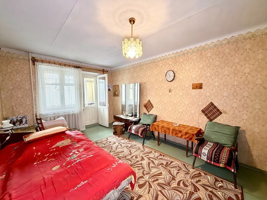 Продам трехкомнатную (3-комн.) квартиру, Кечкеметская ул, 85, Симферополь г