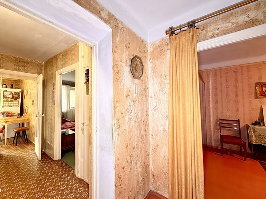 Продам трехкомнатную (3-комн.) квартиру, Кечкеметская ул, 85, Симферополь г