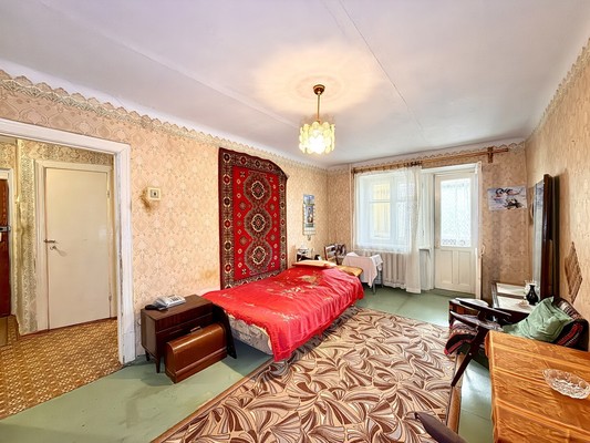 Продам трехкомнатную (3-комн.) квартиру, Кечкеметская ул, 85, Симферополь г