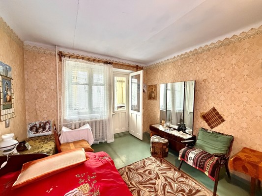 Продам трехкомнатную (3-комн.) квартиру, Кечкеметская ул, 85, Симферополь г