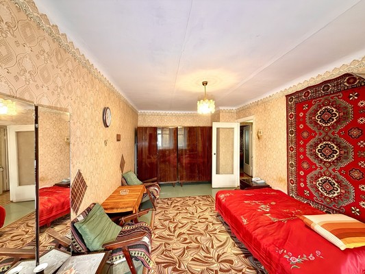 Продам трехкомнатную (3-комн.) квартиру, Кечкеметская ул, 85, Симферополь г
