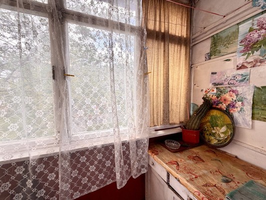 Продам трехкомнатную (3-комн.) квартиру, Кечкеметская ул, 85, Симферополь г