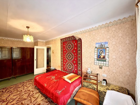 Продам трехкомнатную (3-комн.) квартиру, Кечкеметская ул, 85, Симферополь г