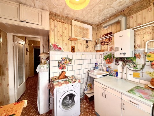 Продам трехкомнатную (3-комн.) квартиру, Кечкеметская ул, 85, Симферополь г