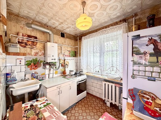 Продам трехкомнатную (3-комн.) квартиру, Кечкеметская ул, 85, Симферополь г