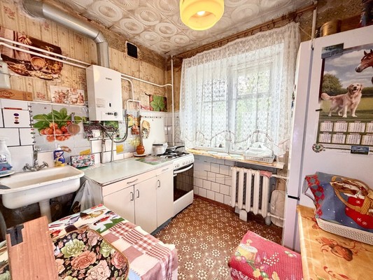 Продам трехкомнатную (3-комн.) квартиру, Кечкеметская ул, 85, Симферополь г
