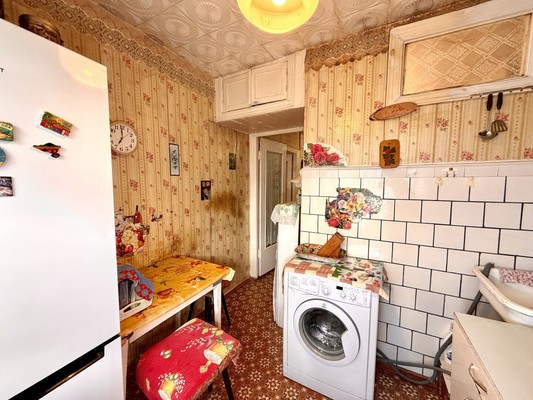 Продам трехкомнатную (3-комн.) квартиру, Кечкеметская ул, 85, Симферополь г