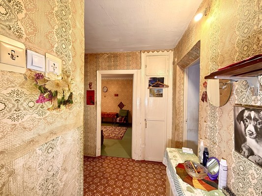 Продам трехкомнатную (3-комн.) квартиру, Кечкеметская ул, 85, Симферополь г