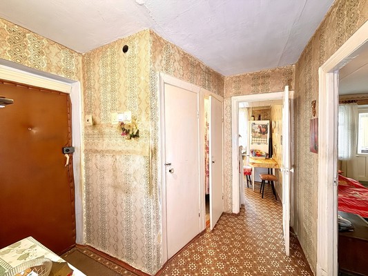 Продам трехкомнатную (3-комн.) квартиру, Кечкеметская ул, 85, Симферополь г