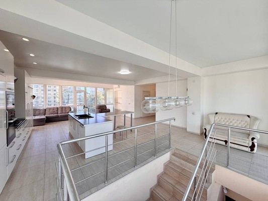 Продам трехкомнатную (3-комн.) квартиру, Достоевского ул, 18Д, Ялта г
