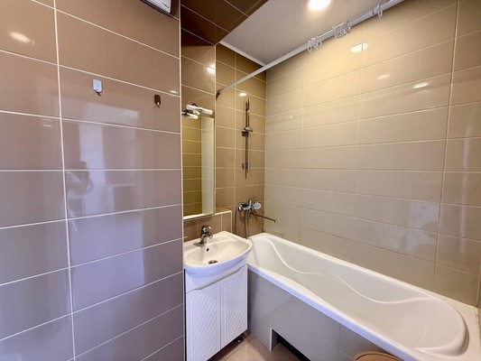 Продам трехкомнатную (3-комн.) квартиру, Достоевского ул, 18Д, Ялта г