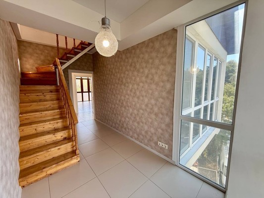 Продам трехкомнатную (3-комн.) квартиру, Достоевского ул, 18Д, Ялта г