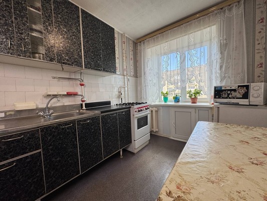Продам трехкомнатную (3-комн.) квартиру, Первостроителей пр-кт, 19, Комсомольск-на-Амуре г