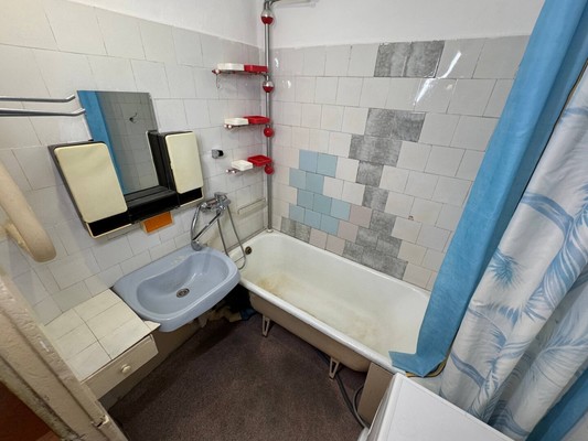 Продам трехкомнатную (3-комн.) квартиру, Первостроителей пр-кт, 19, Комсомольск-на-Амуре г