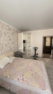 Продам трехкомнатную (3-комн.) квартиру, Весенняя ул, 10б, Новотроицкое с