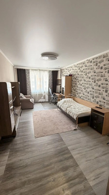 Продам трехкомнатную (3-комн.) квартиру, Весенняя ул, 10б, Новотроицкое с