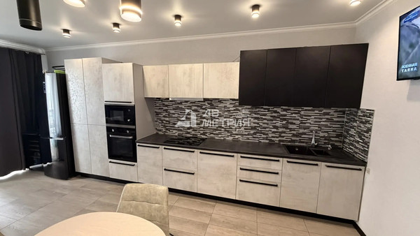 Продам трехкомнатную (3-комн.) квартиру, Весенняя ул, 10б, Новотроицкое с