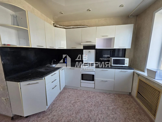 Продам трехкомнатную (3-комн.) квартиру, Им Тельмана ул, 1бкБ, Южно-Сахалинск г