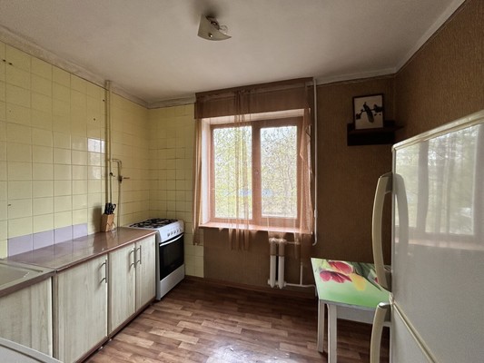 Продам однокомнатную (1-комн.) квартиру, 60 лет Октября ул, 17/65, Симферополь г